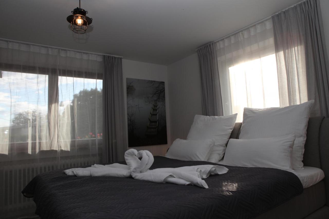 Gaestehaus Zum Rhein ไรห์นเฮาเซน ภายนอก รูปภาพ