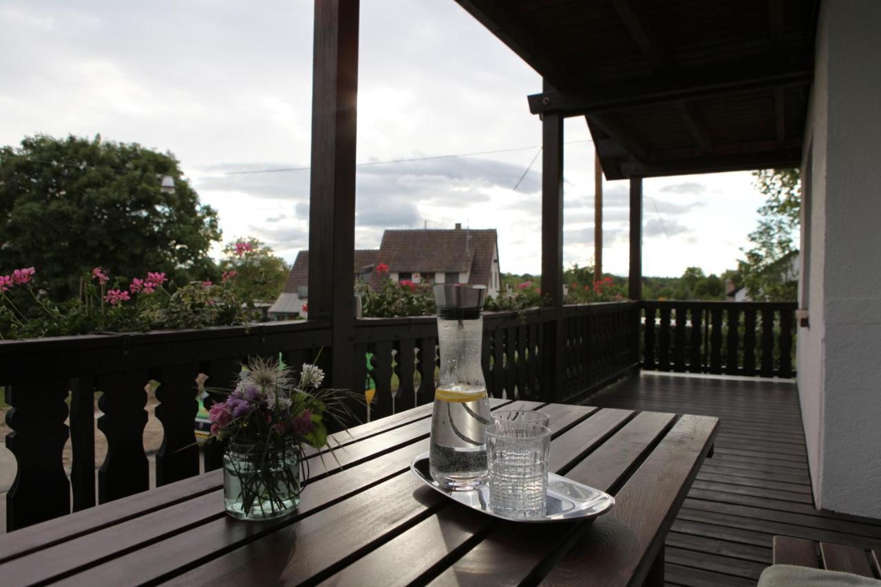 Gaestehaus Zum Rhein ไรห์นเฮาเซน ภายนอก รูปภาพ