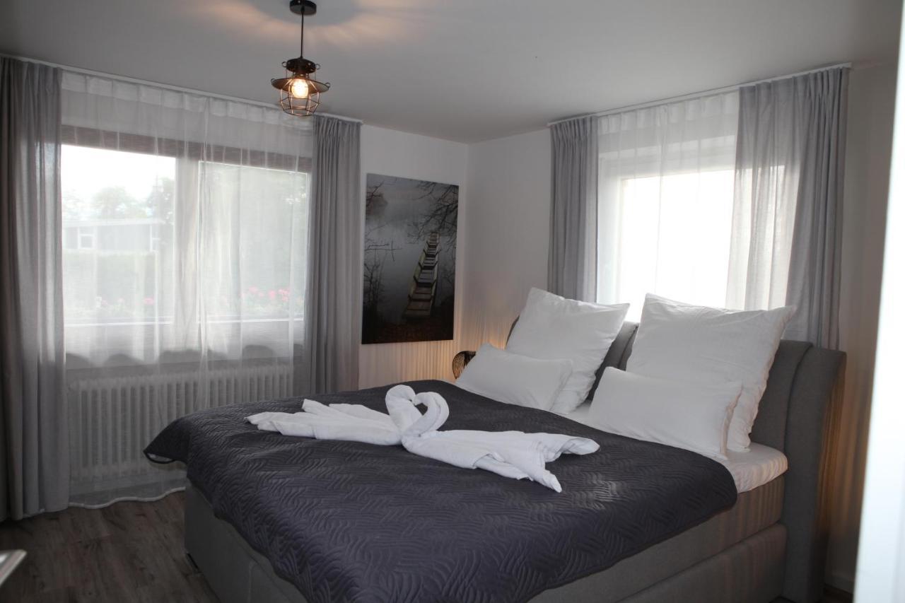 Gaestehaus Zum Rhein ไรห์นเฮาเซน ภายนอก รูปภาพ